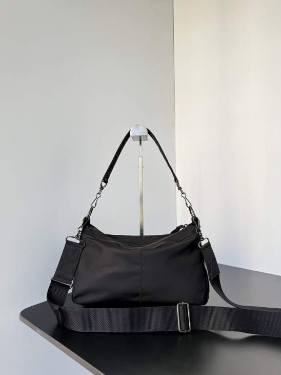 Picture of Balenciaga Handbags _SKUfw224475508fw